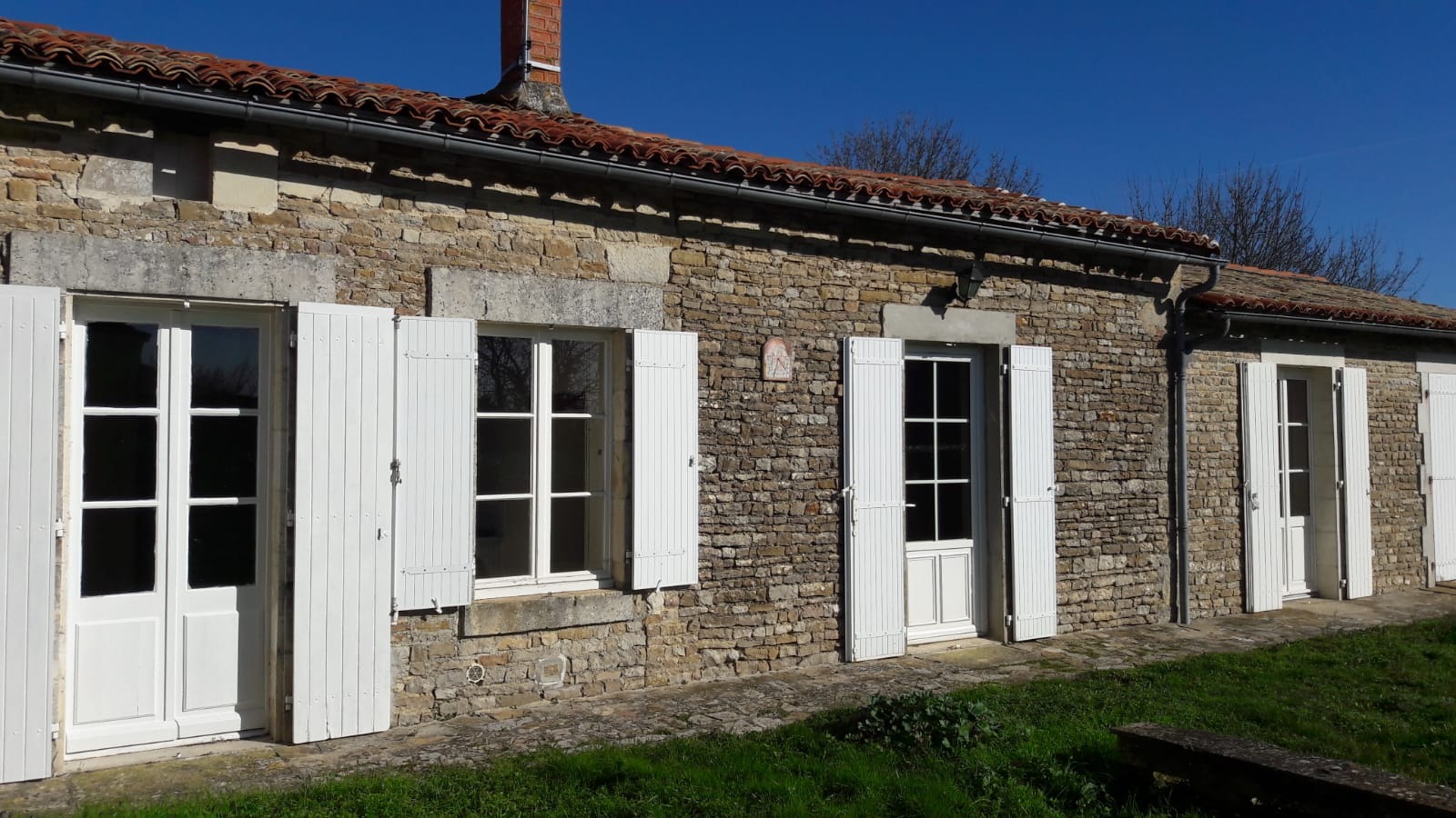 La façade donnant sur le sud