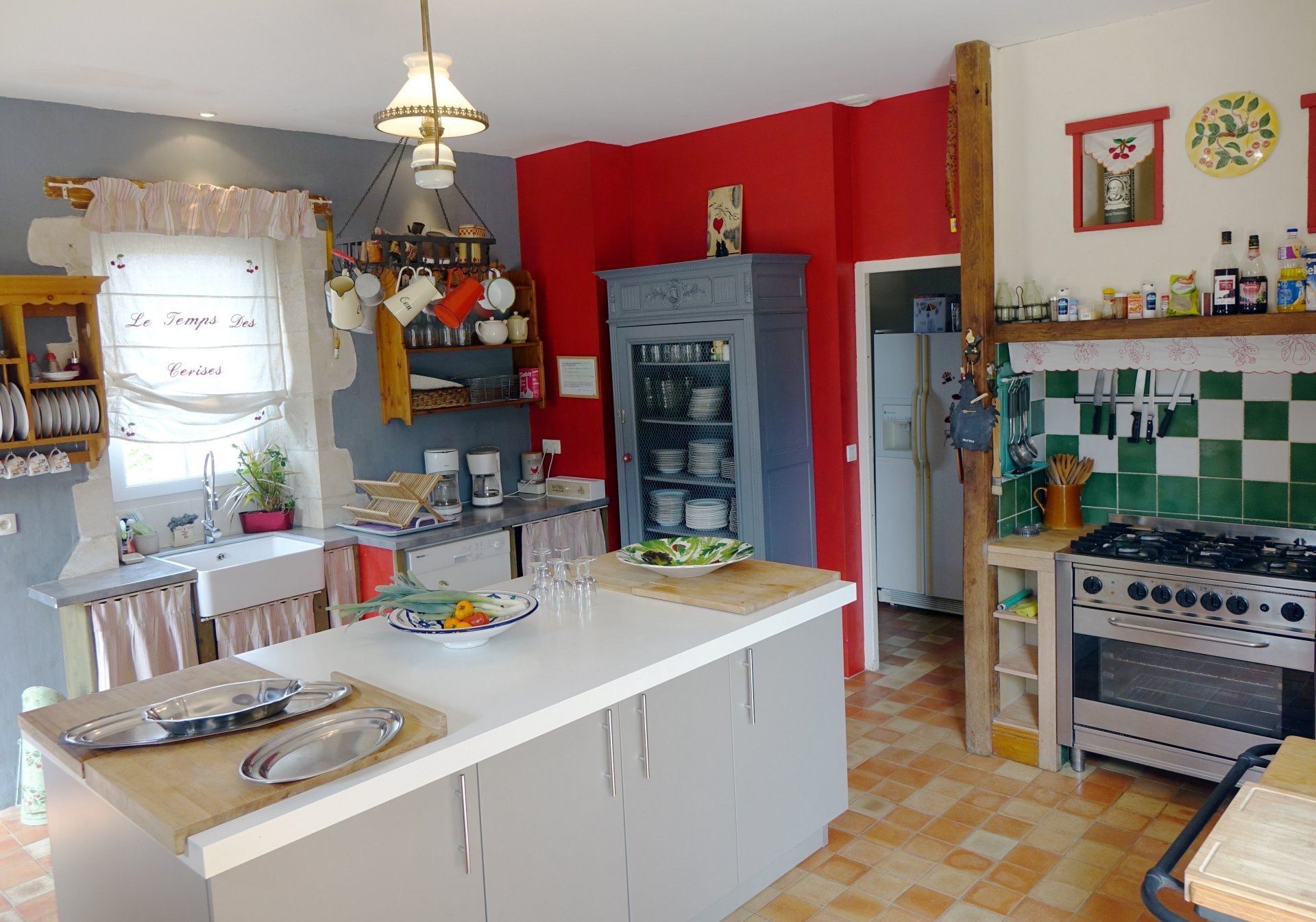 Cuisine at arrière cuisine équipées