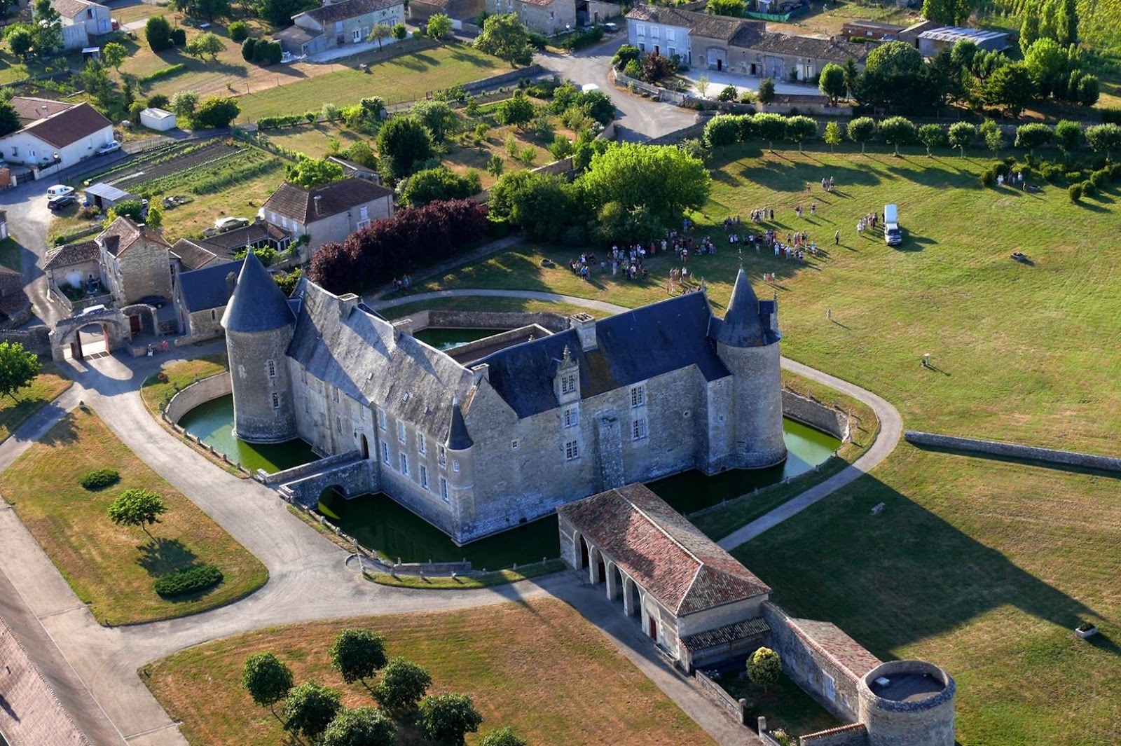 Vue aérienne du Château de Saveilles