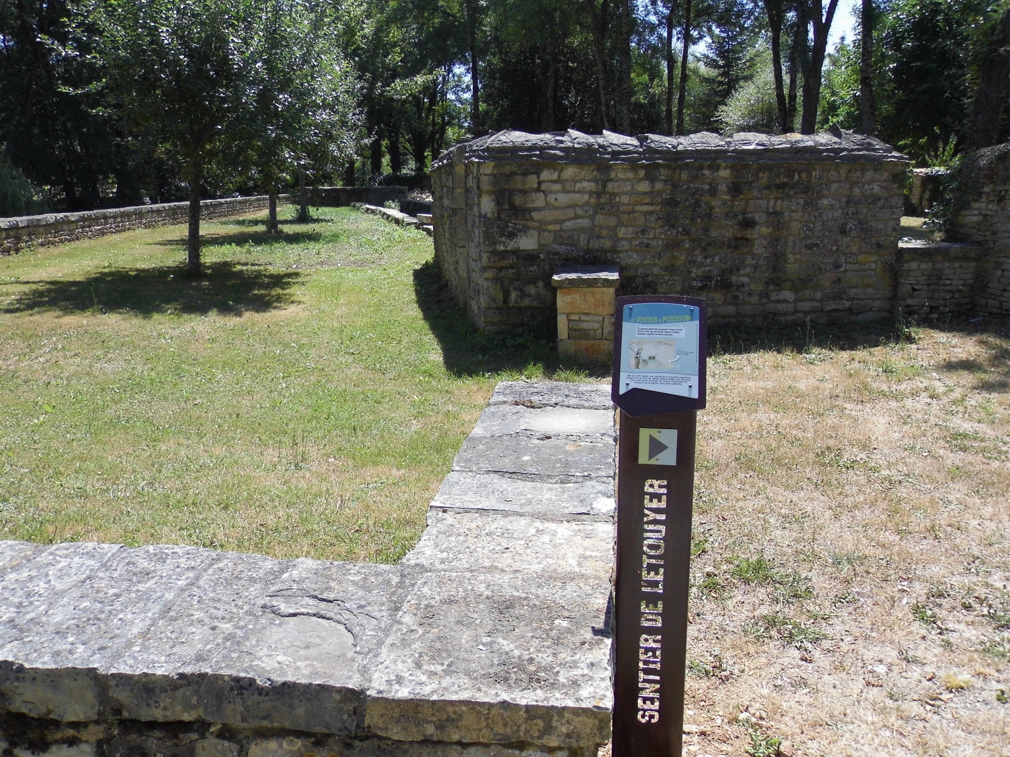 Borne d'information St Groux