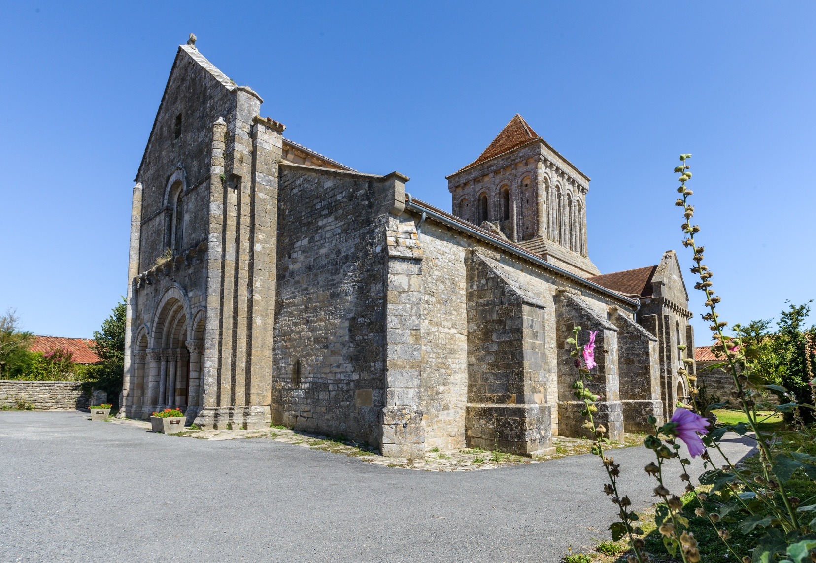 Eglise romane de Courcôme en Nord Charente