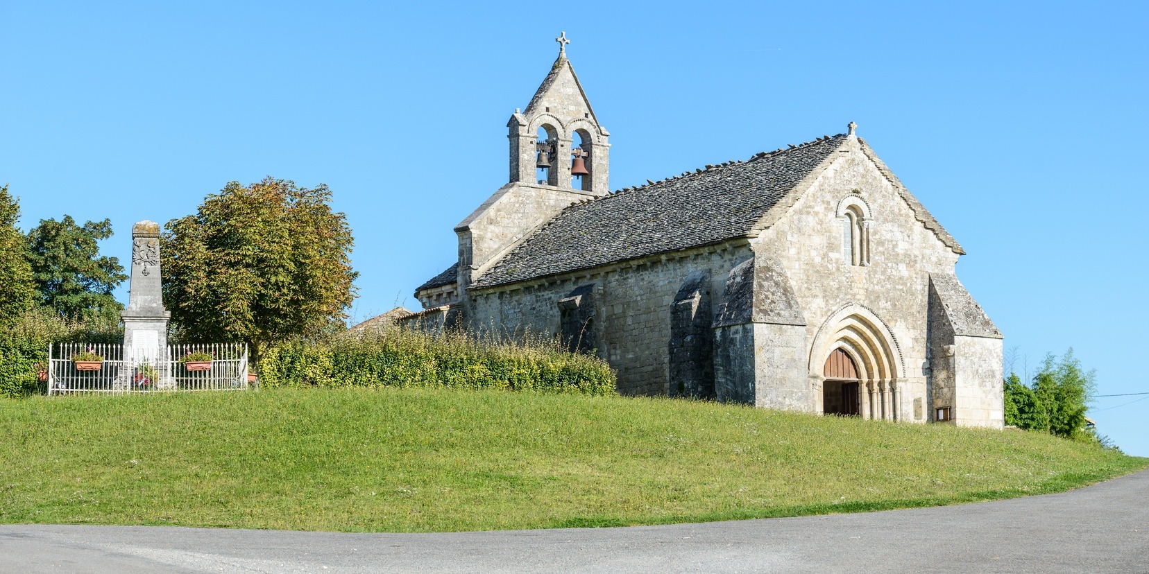Eglise romane de Theil Rabier en Nord Charente