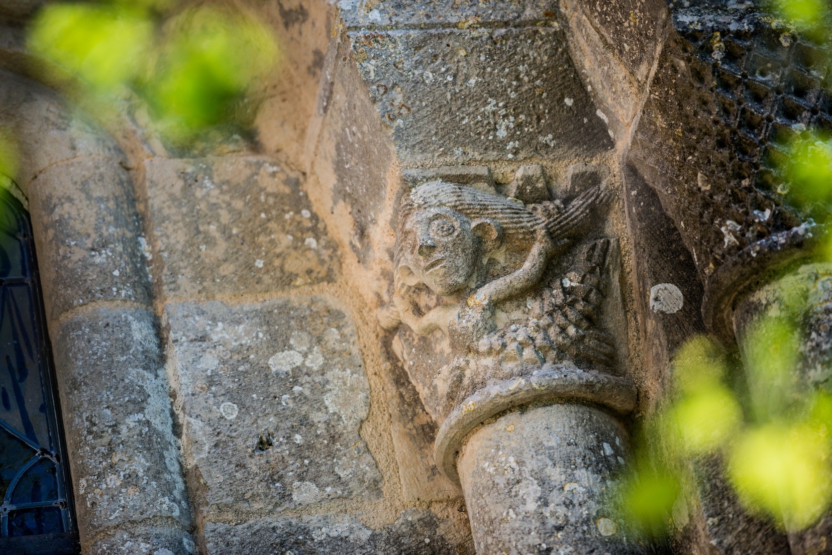 Chapiteau de l'église romane d'Empuré en Nord Charente