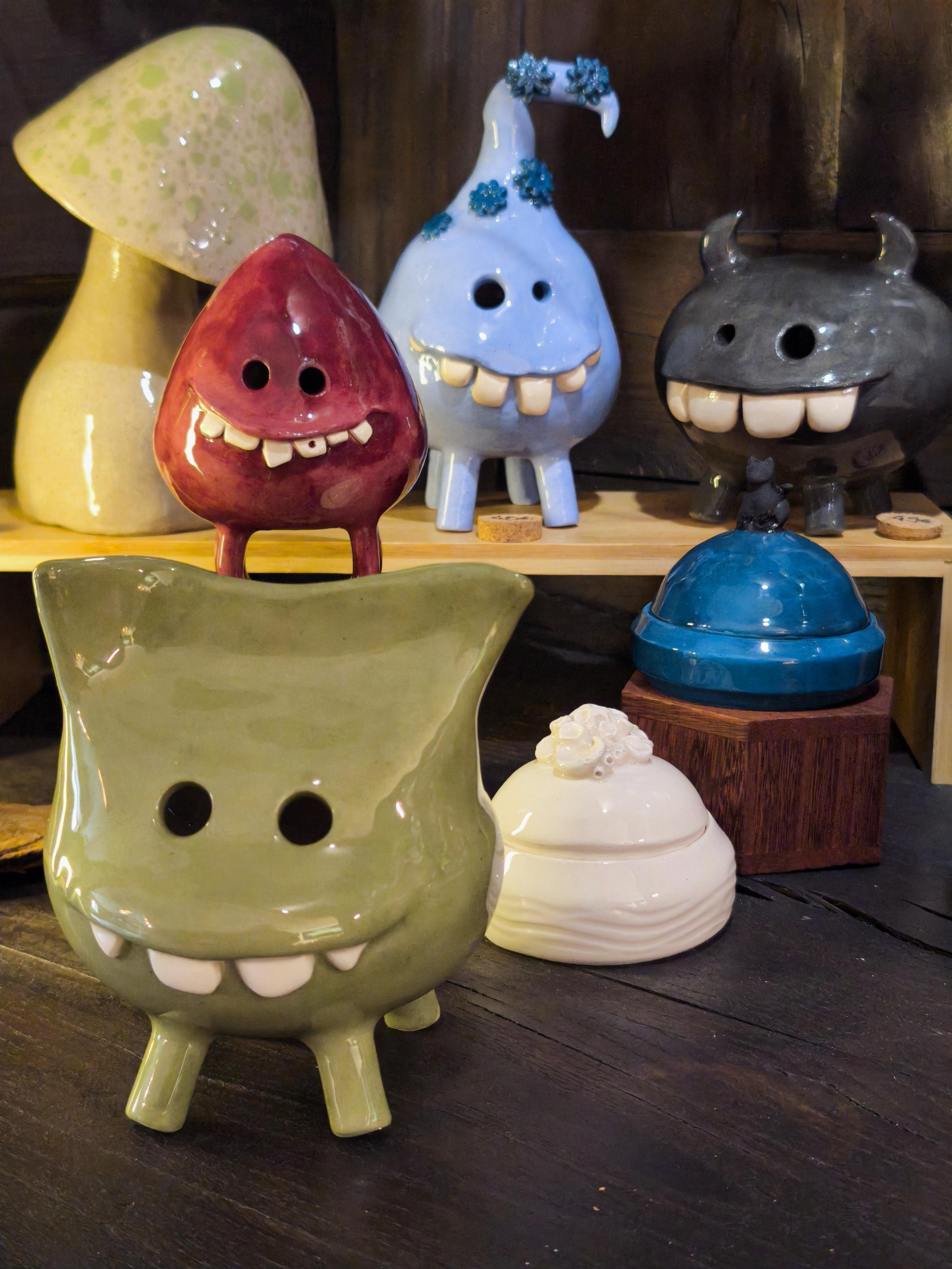 Bobols, Tatasses et boîtes en faïence