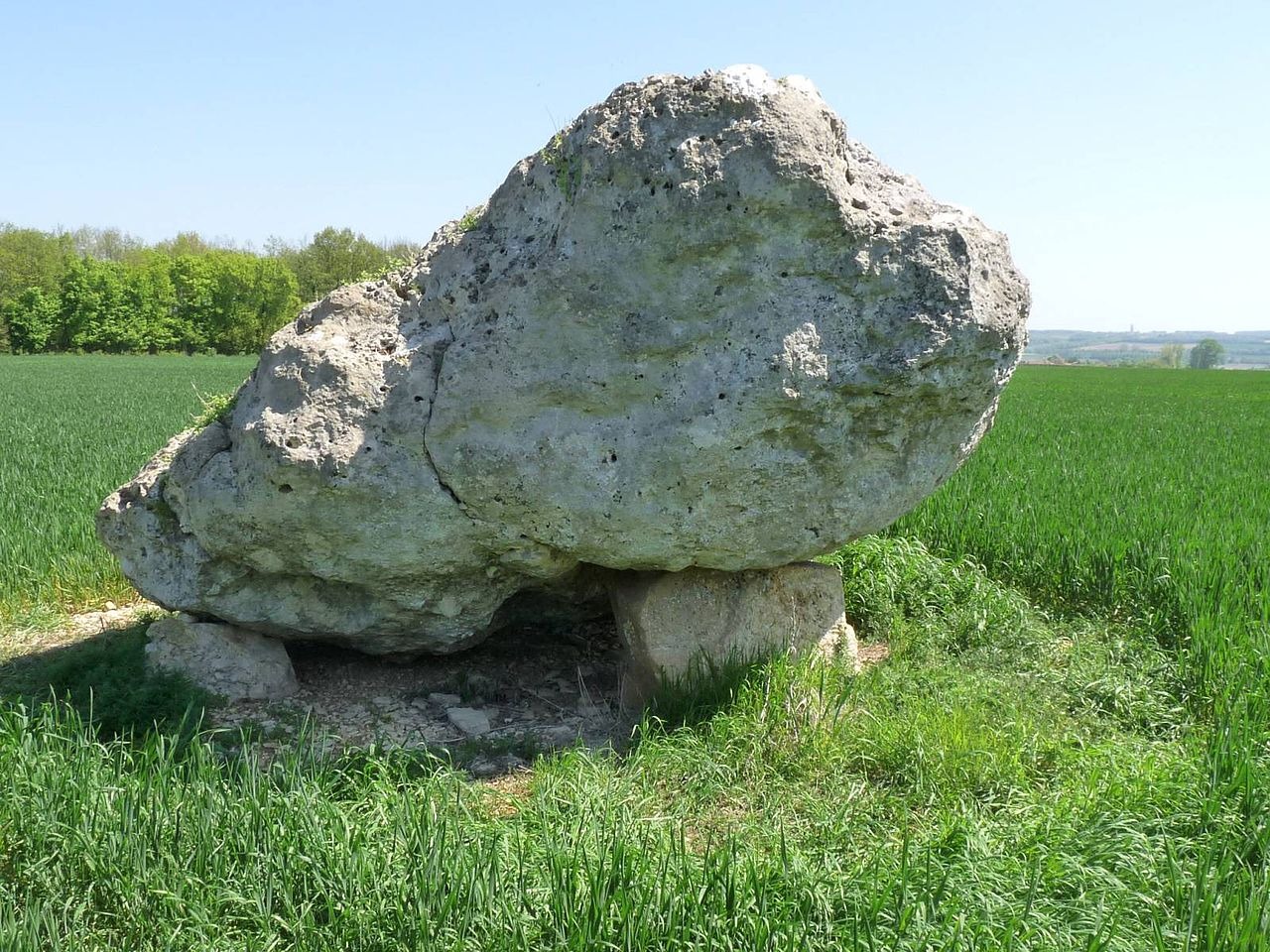 Dolmen Pierre Blanche - Bessé