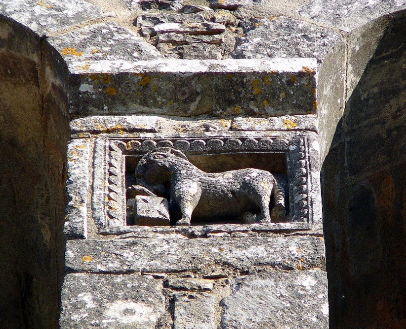 Détail façade Sainte-Colombe - Val-de-Bonnieure