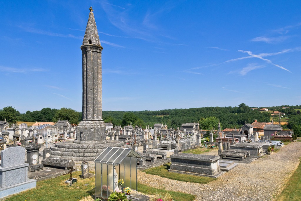 Lanterne des morts de Cellefrouin
