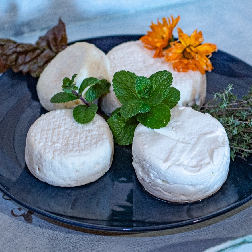 Et les bons fromages des chèvres d'Echoisy