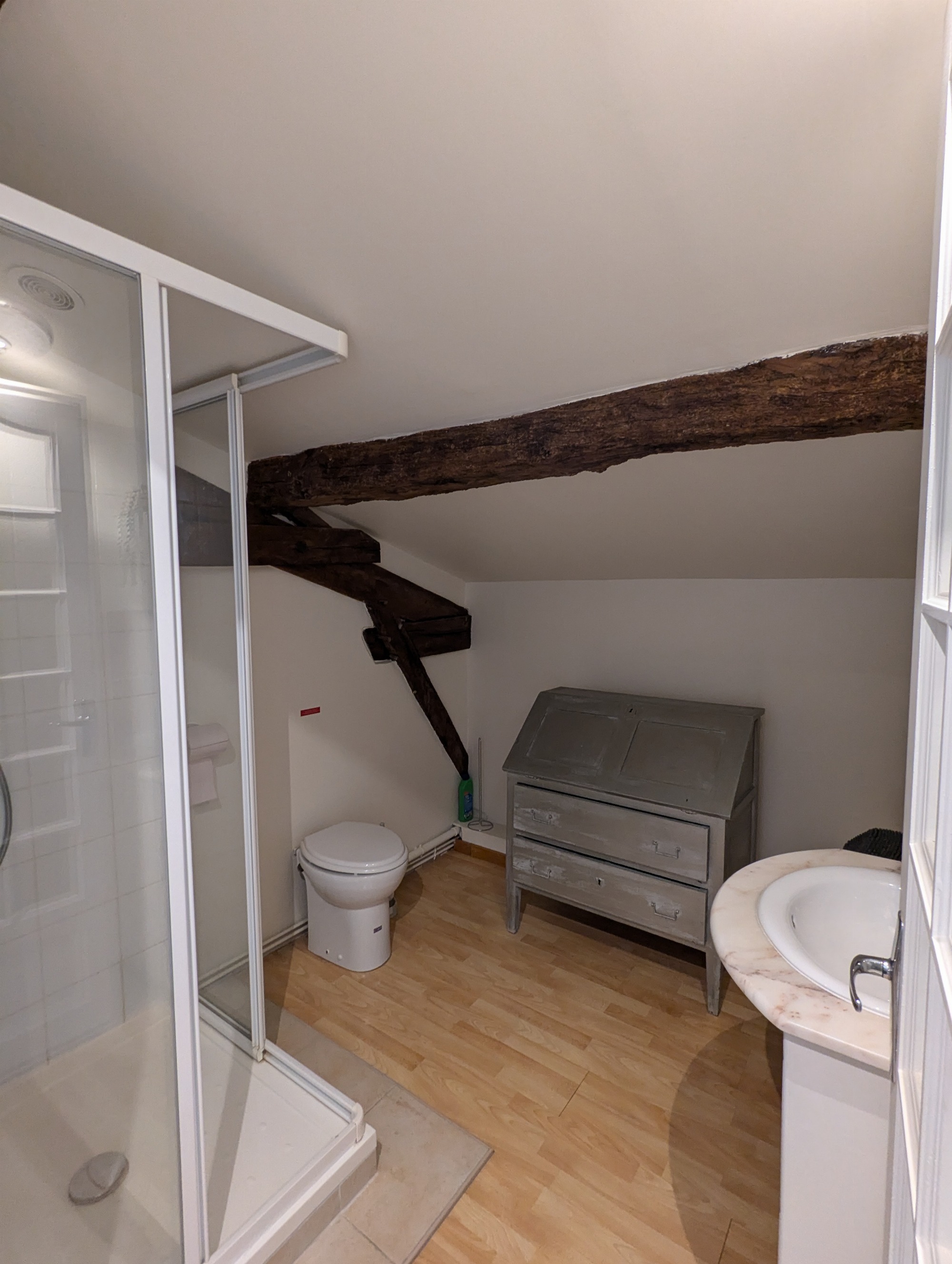 l'Épine: Salle de bains chambre dortoir