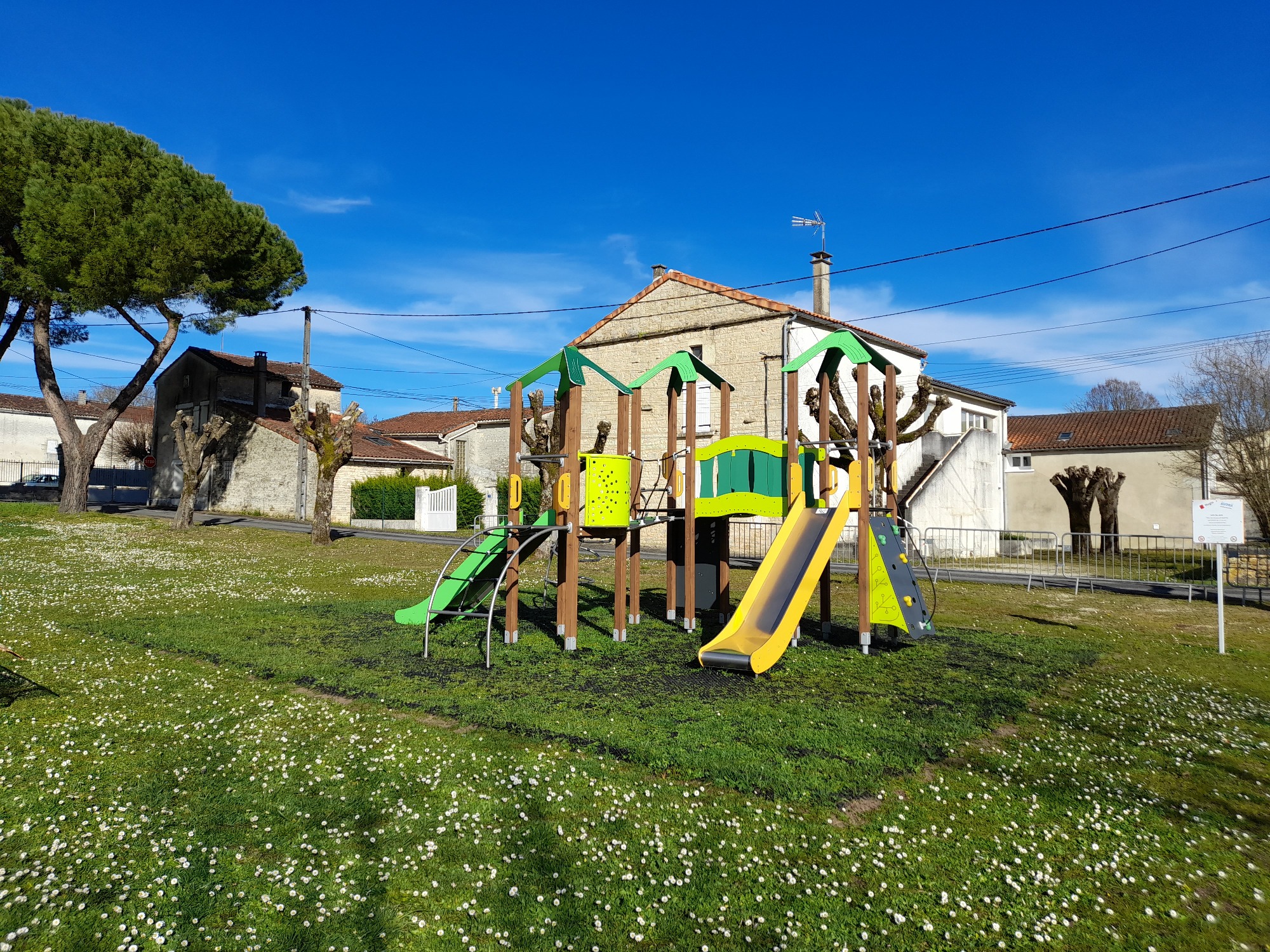 Aire de jeux_Luxé