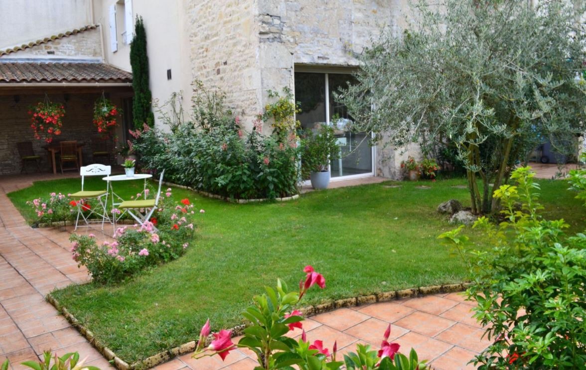 Le petit jardin_Aigre