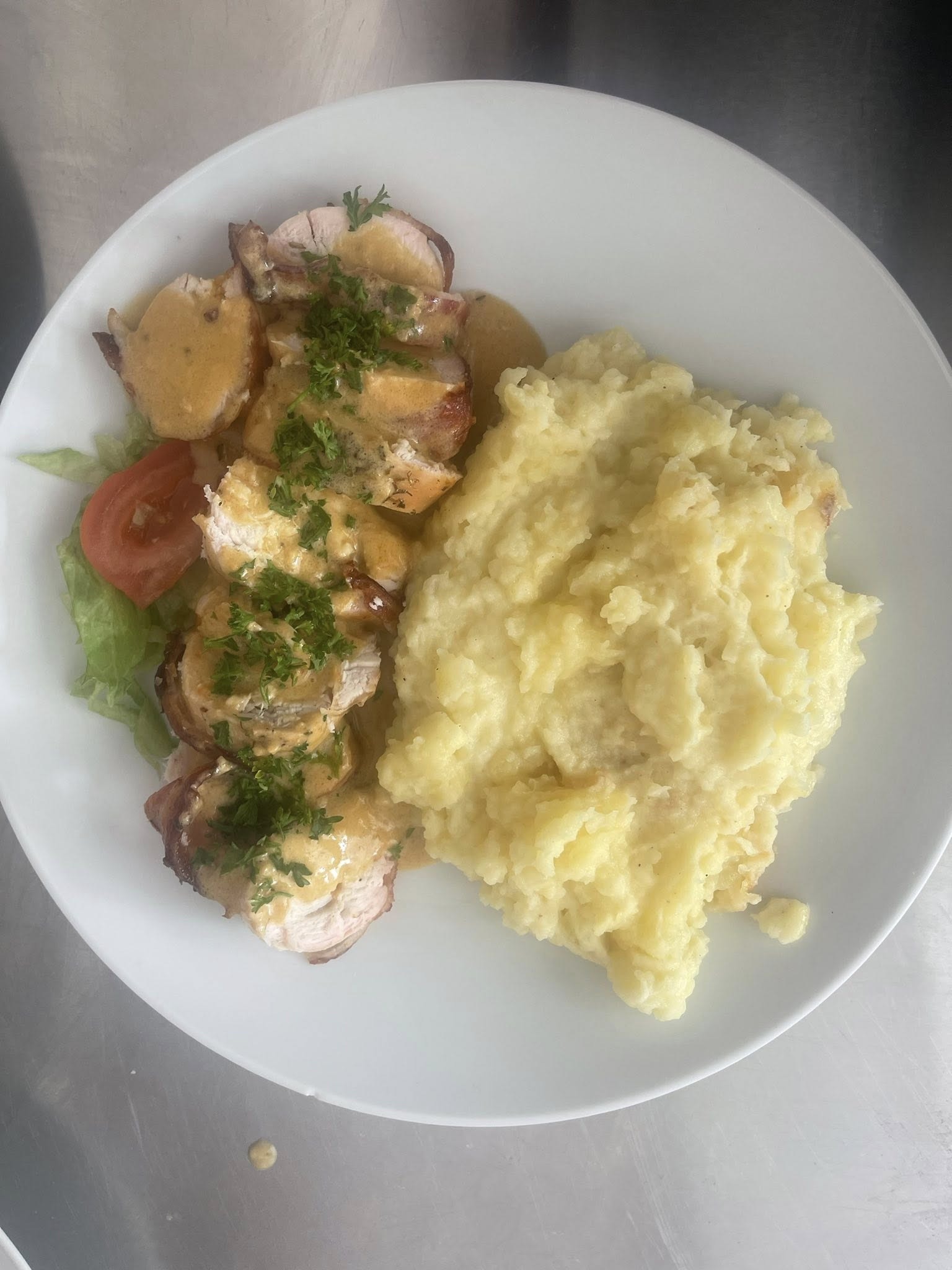 Blanc poulet cheddar enveloppé au lard fumé