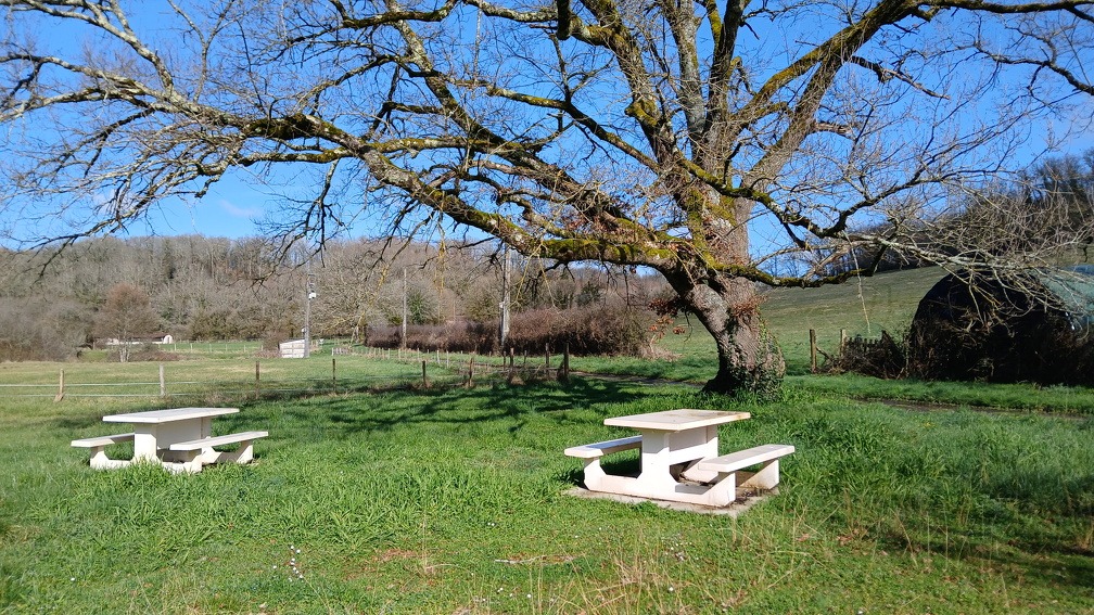 Tables à Cellefrouin