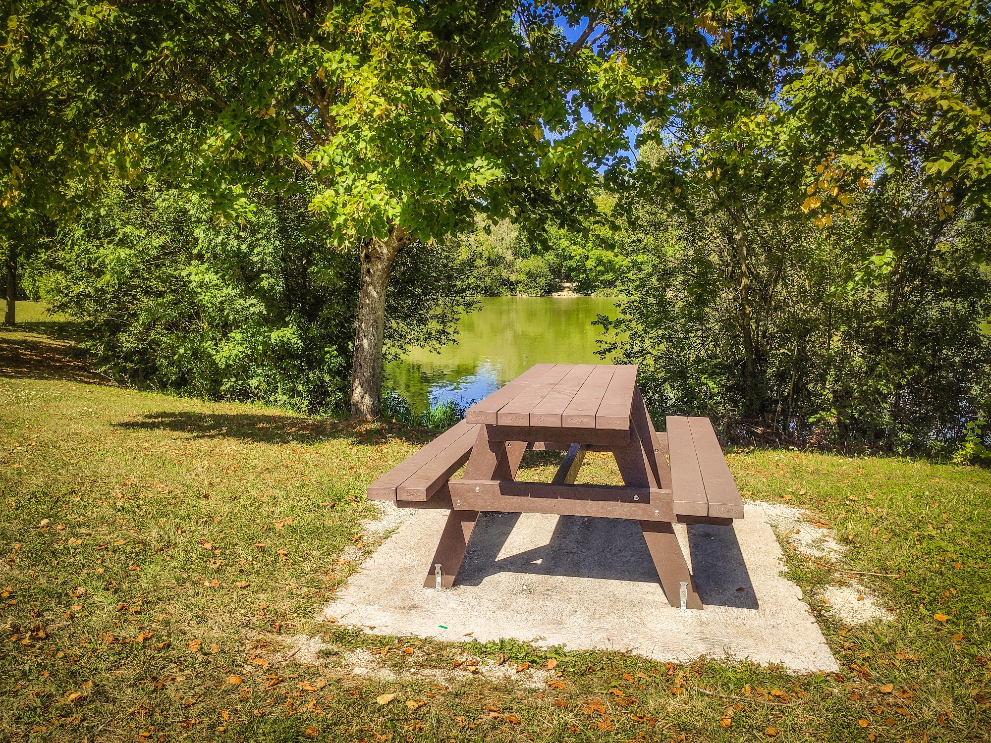 Tables de pique-nique Plan d'eau de Villefagnan