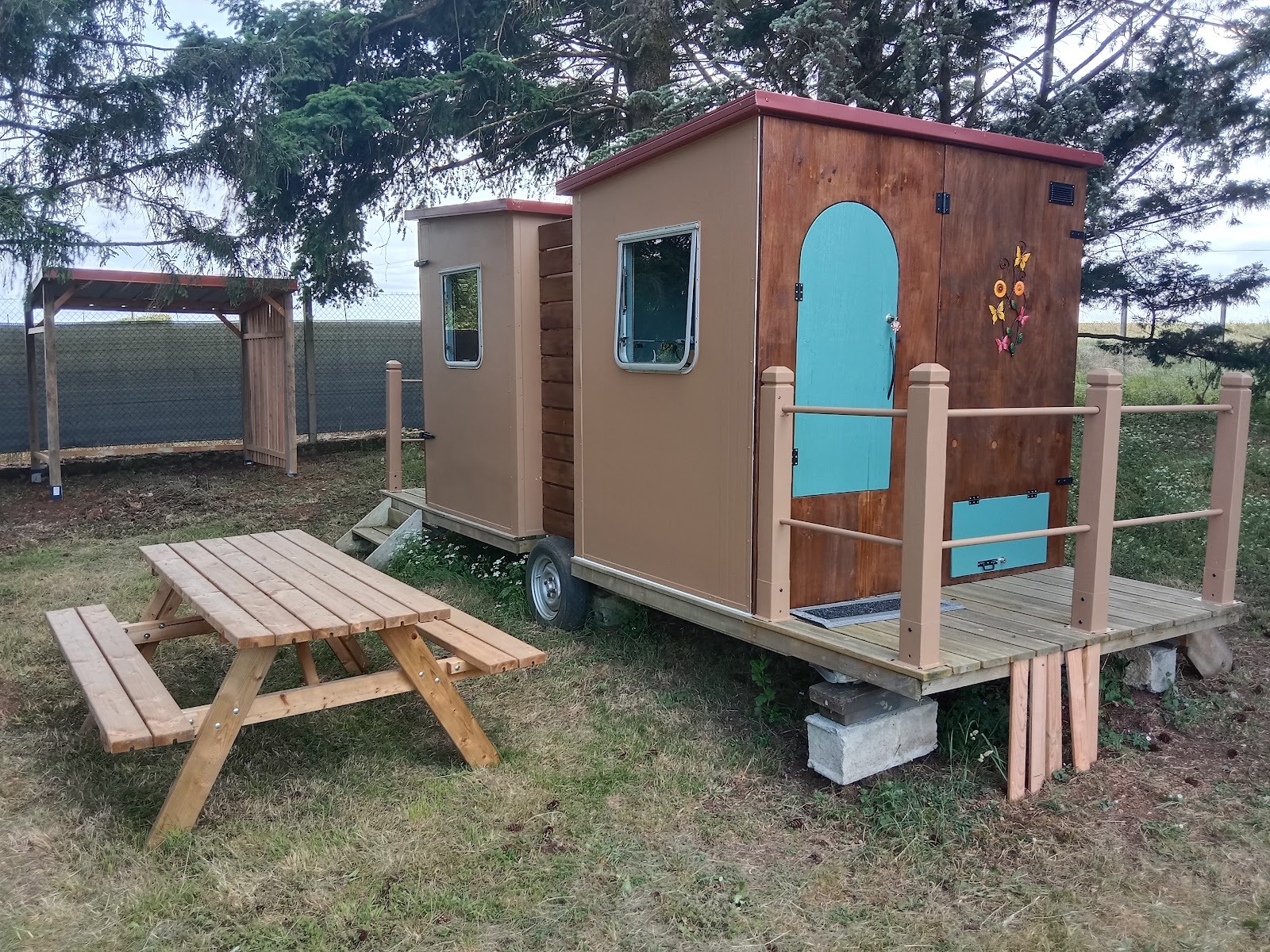 Cabane papillon et pic-vert