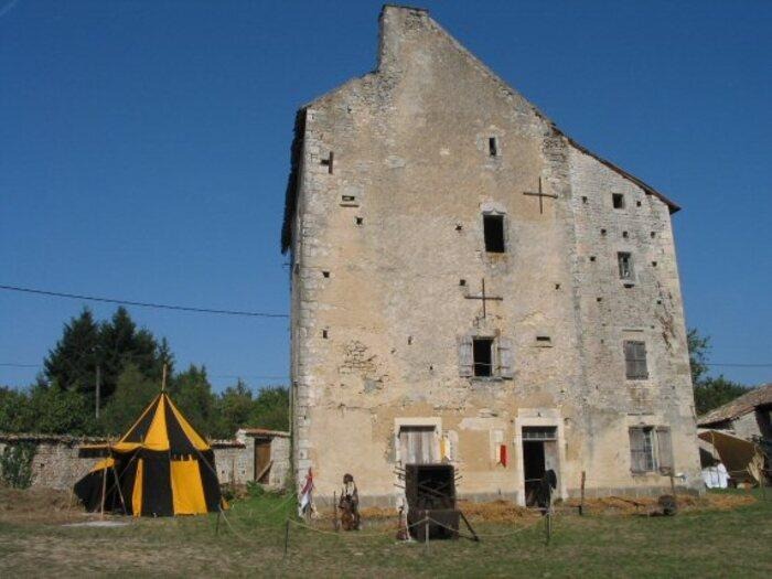 Journée européennes du Patrimoine : Découvrez les trésors du Logis médiéval de Tessé._La Forêt-de-Tessé