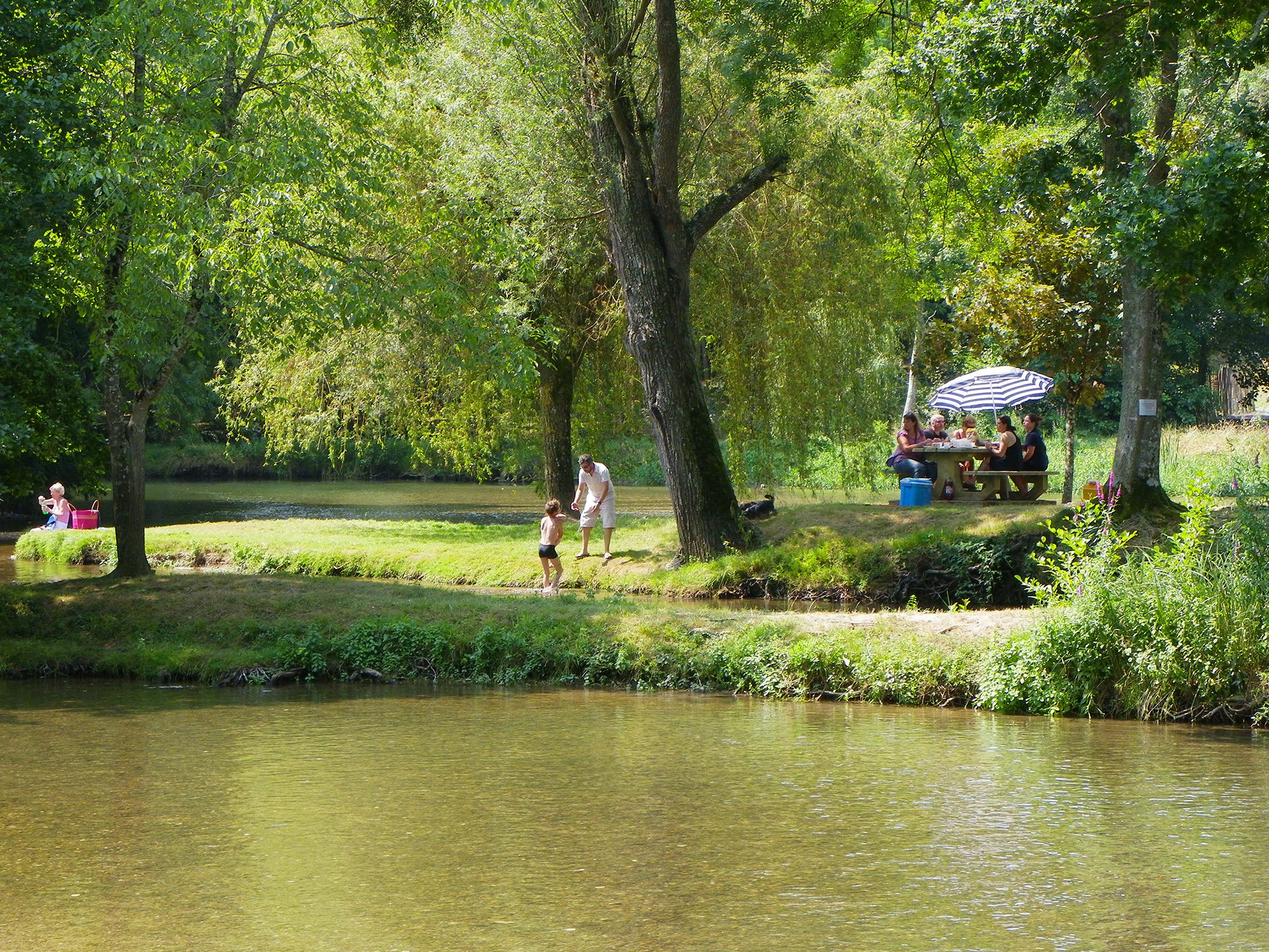 Baignade et pique-nique à Condac en Nord Charente