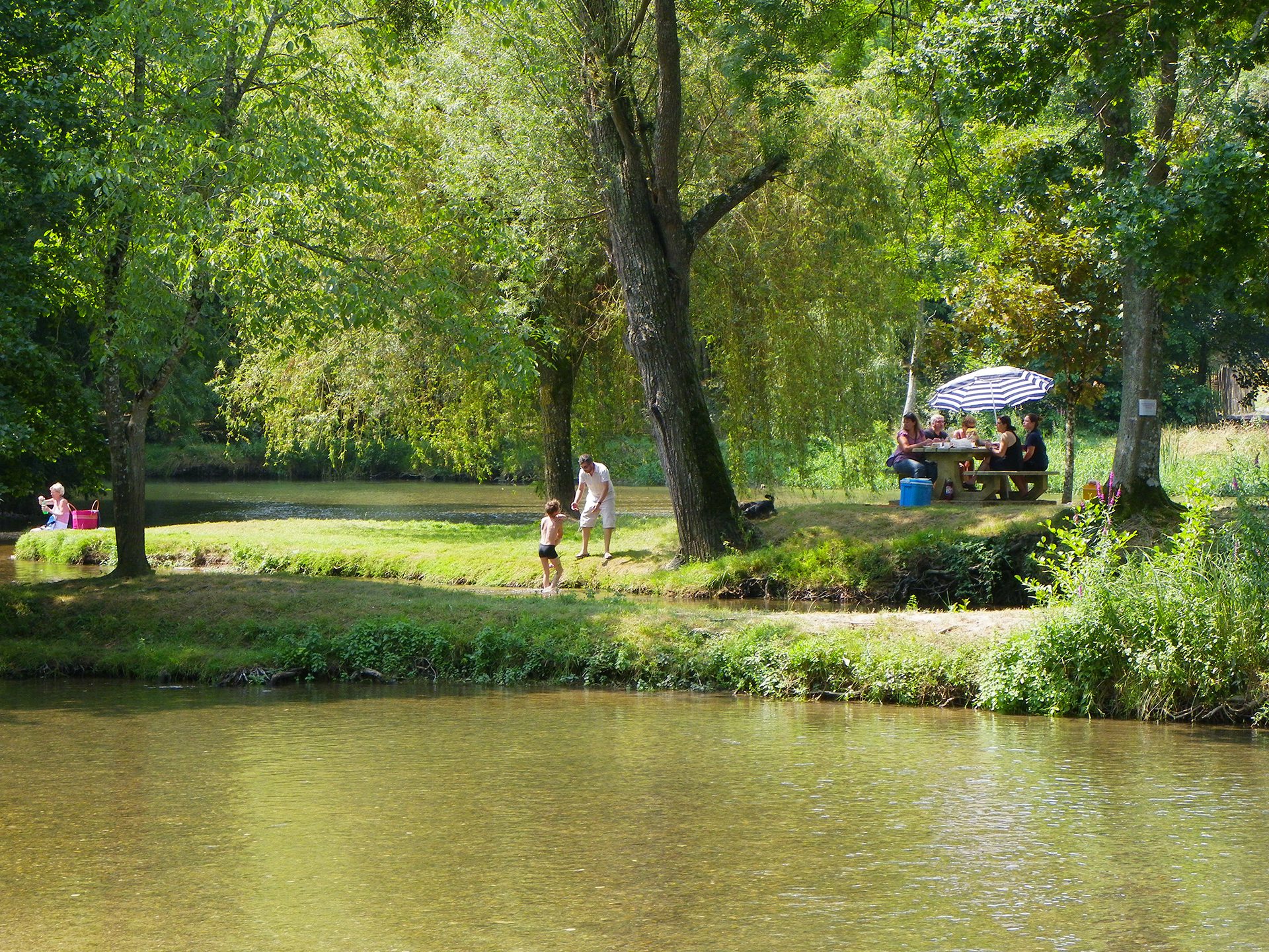 Baignade et pique-nique à Condac