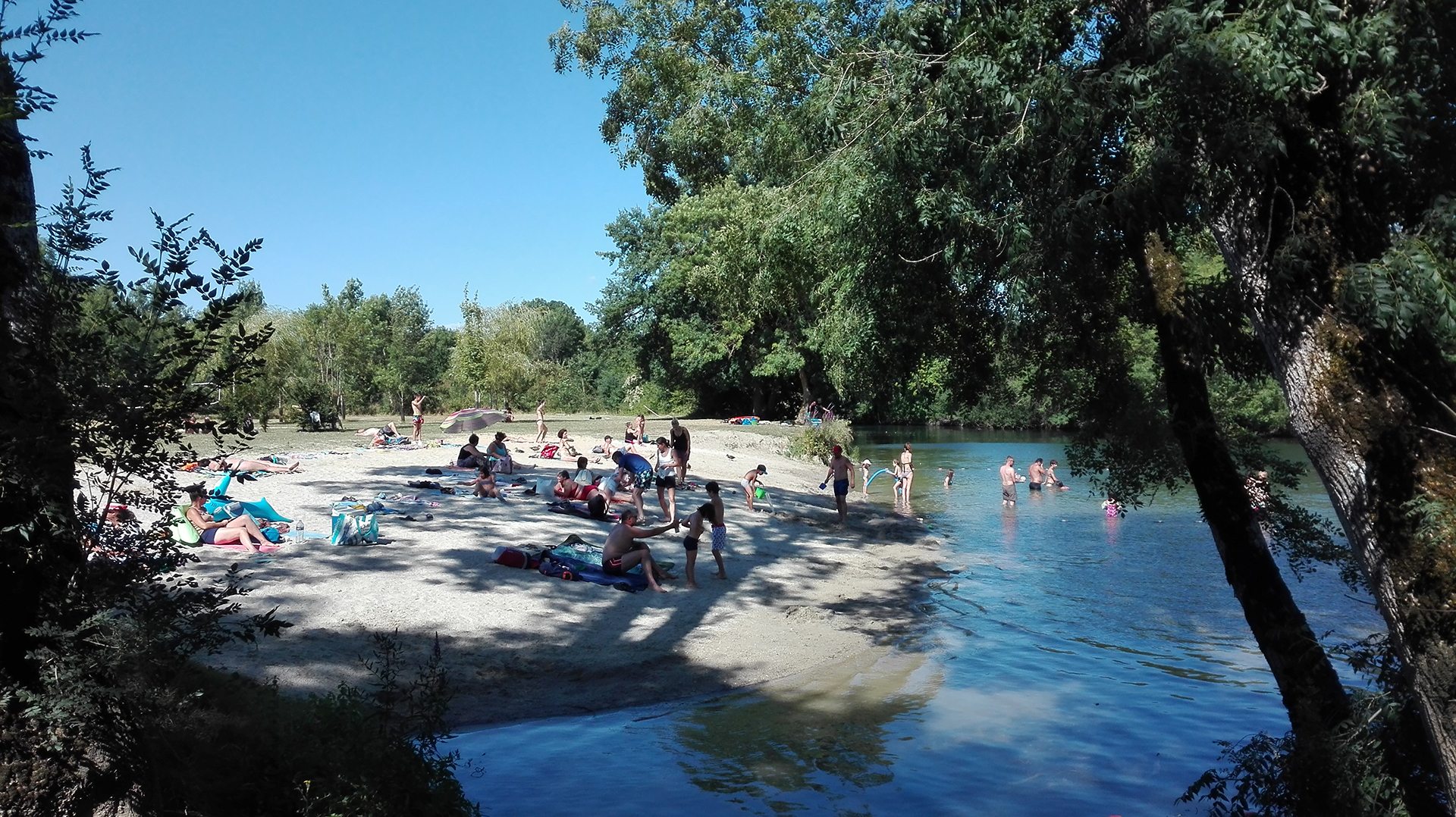 Baignade dans la Charente au Portal à Vars