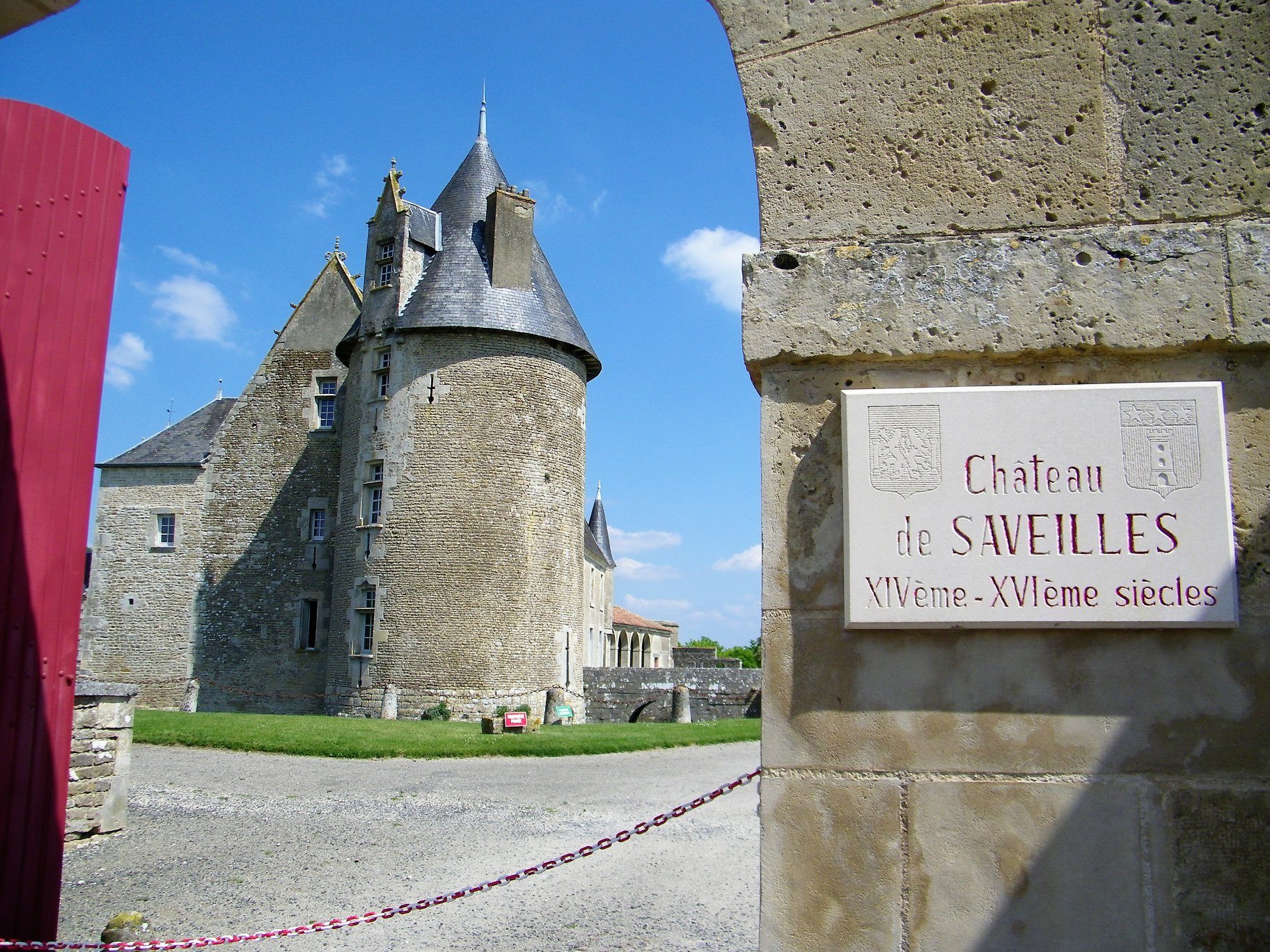 Entrée du Château de Saveilles à Paizay-Naudouin-Embourie