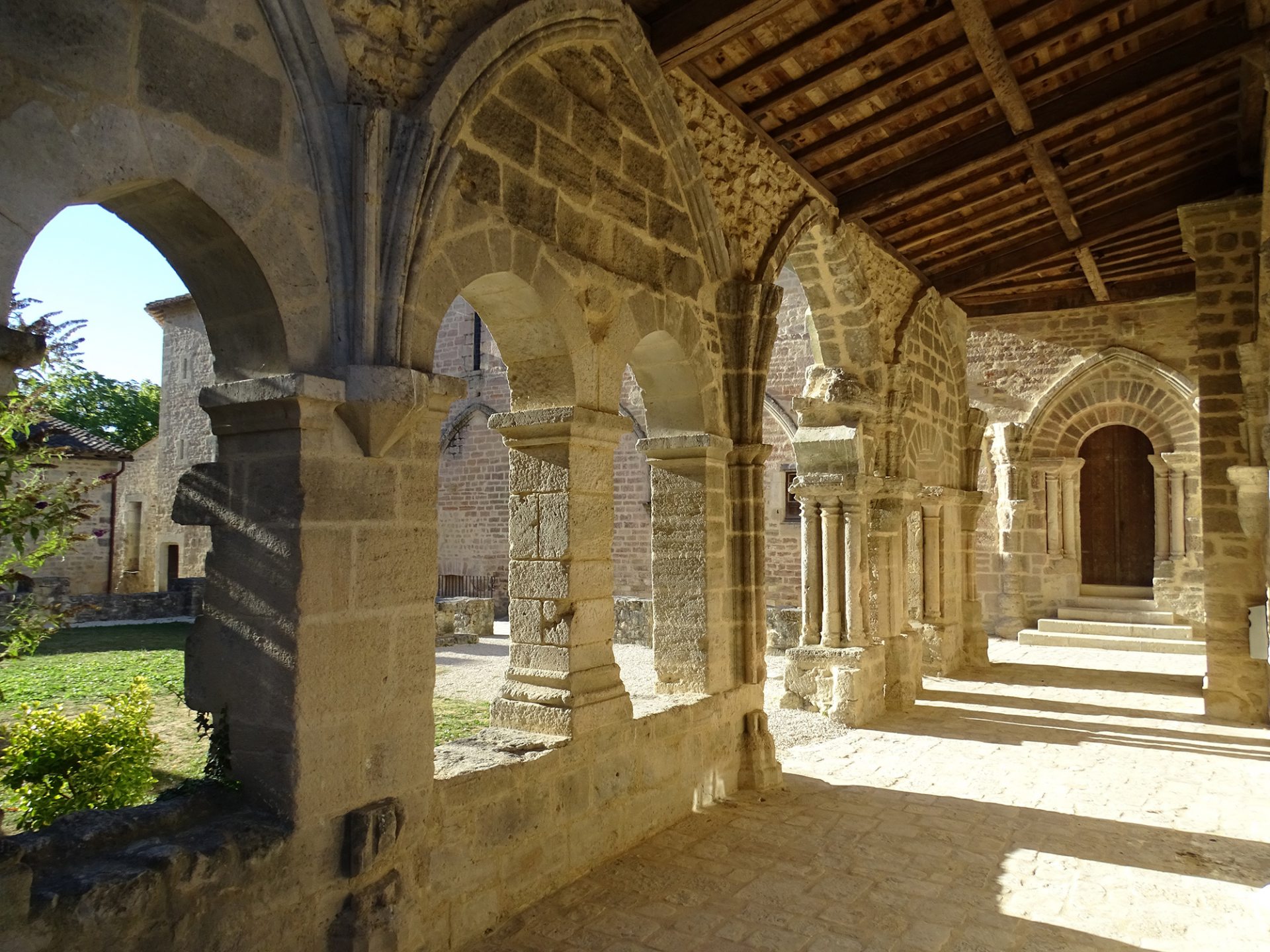 Cloître de l'Abbaye de St-Amant-de-Boixe