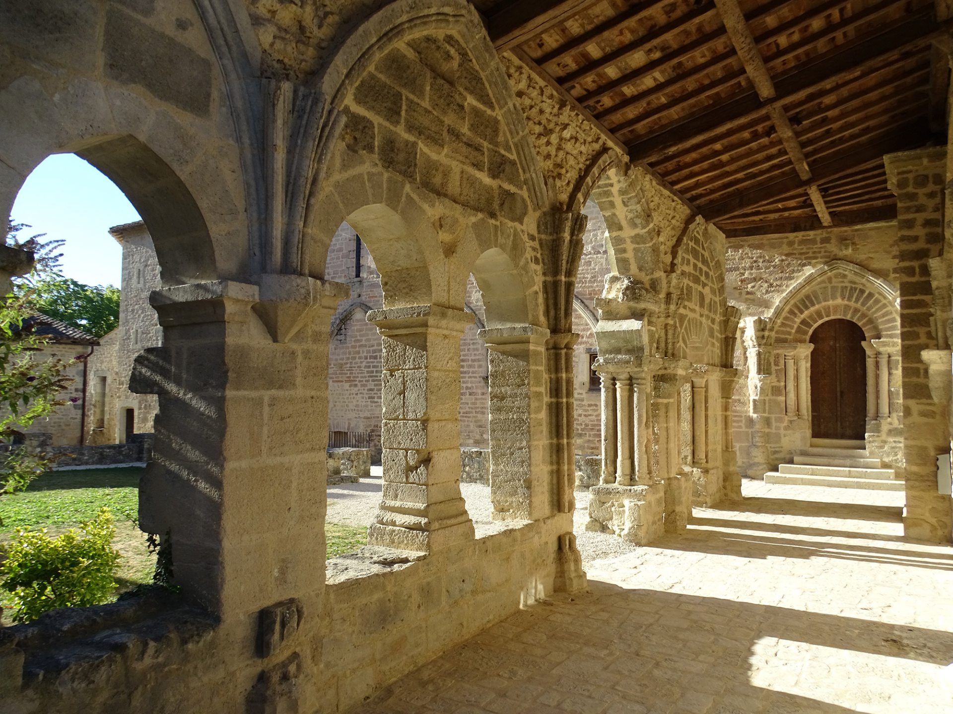 Cloître de l'Abbaye de St-Amant-de-Boixe en Charente