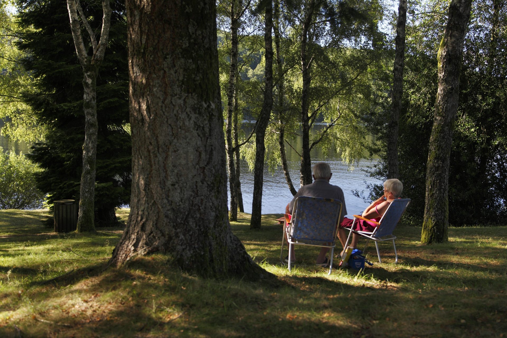 Couple de retraité qui profite du beau temps