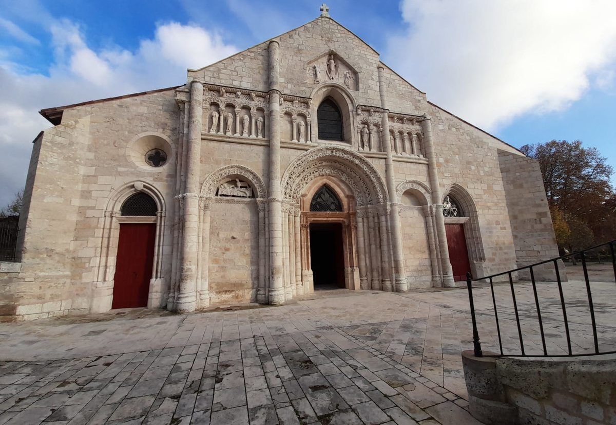 Façade de l'église de Ruffec