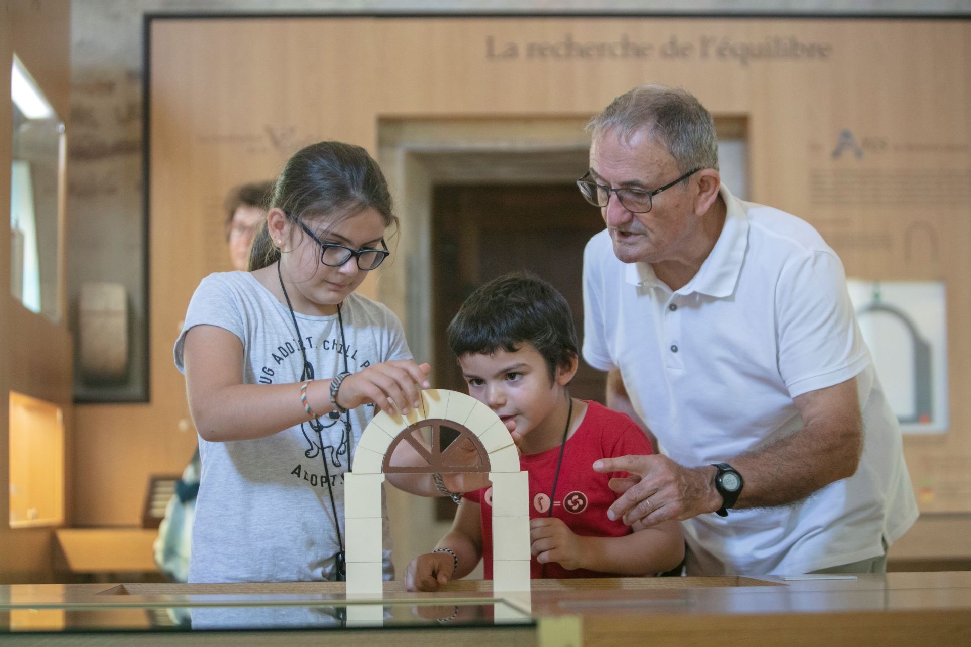 découverte de l'art roman par des enfants