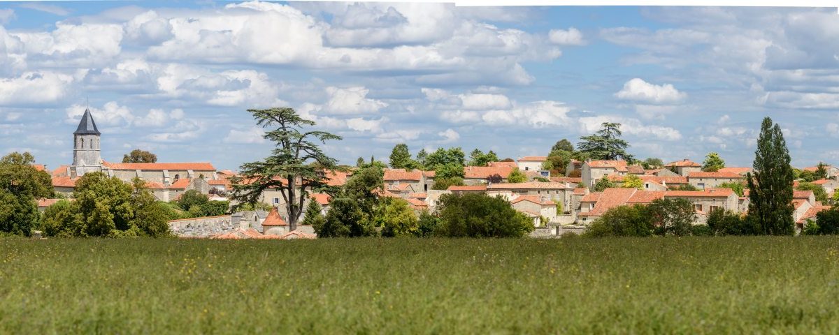 Panorama sur le village de Tusson