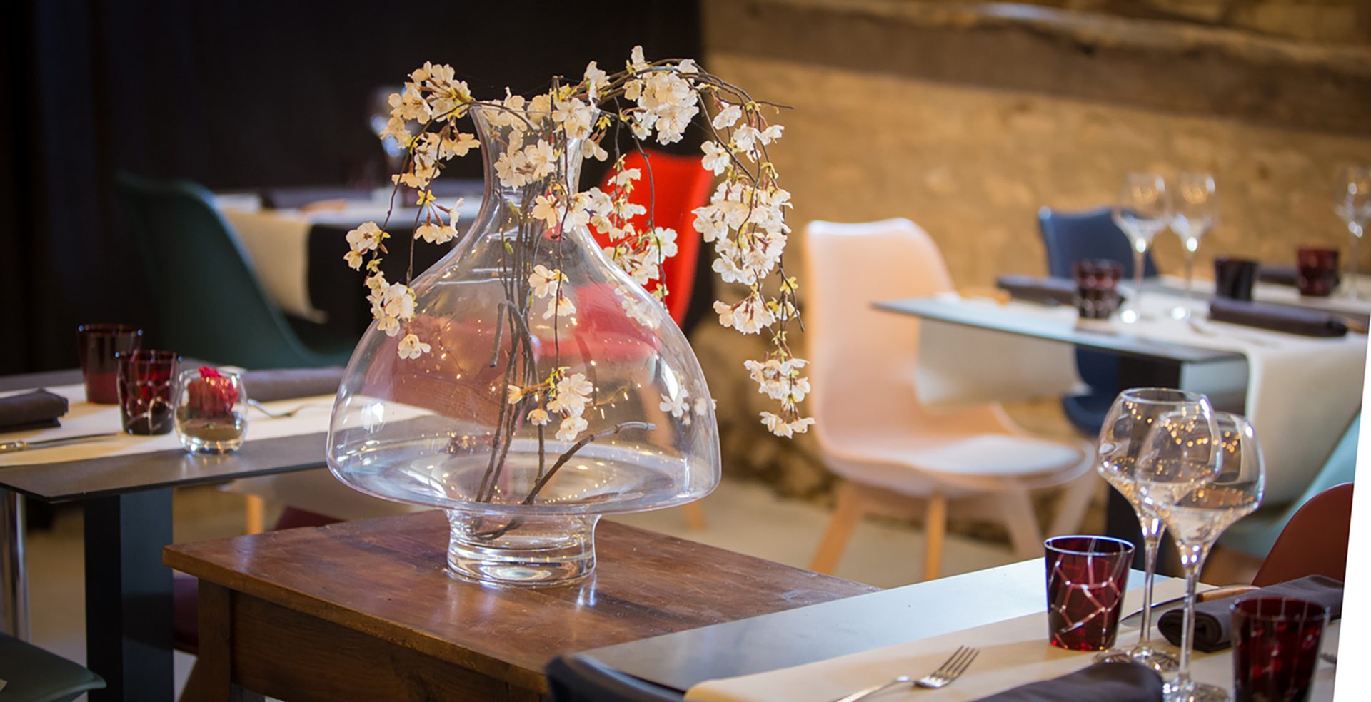 salle du restaurant Le Compostelle à Tusson