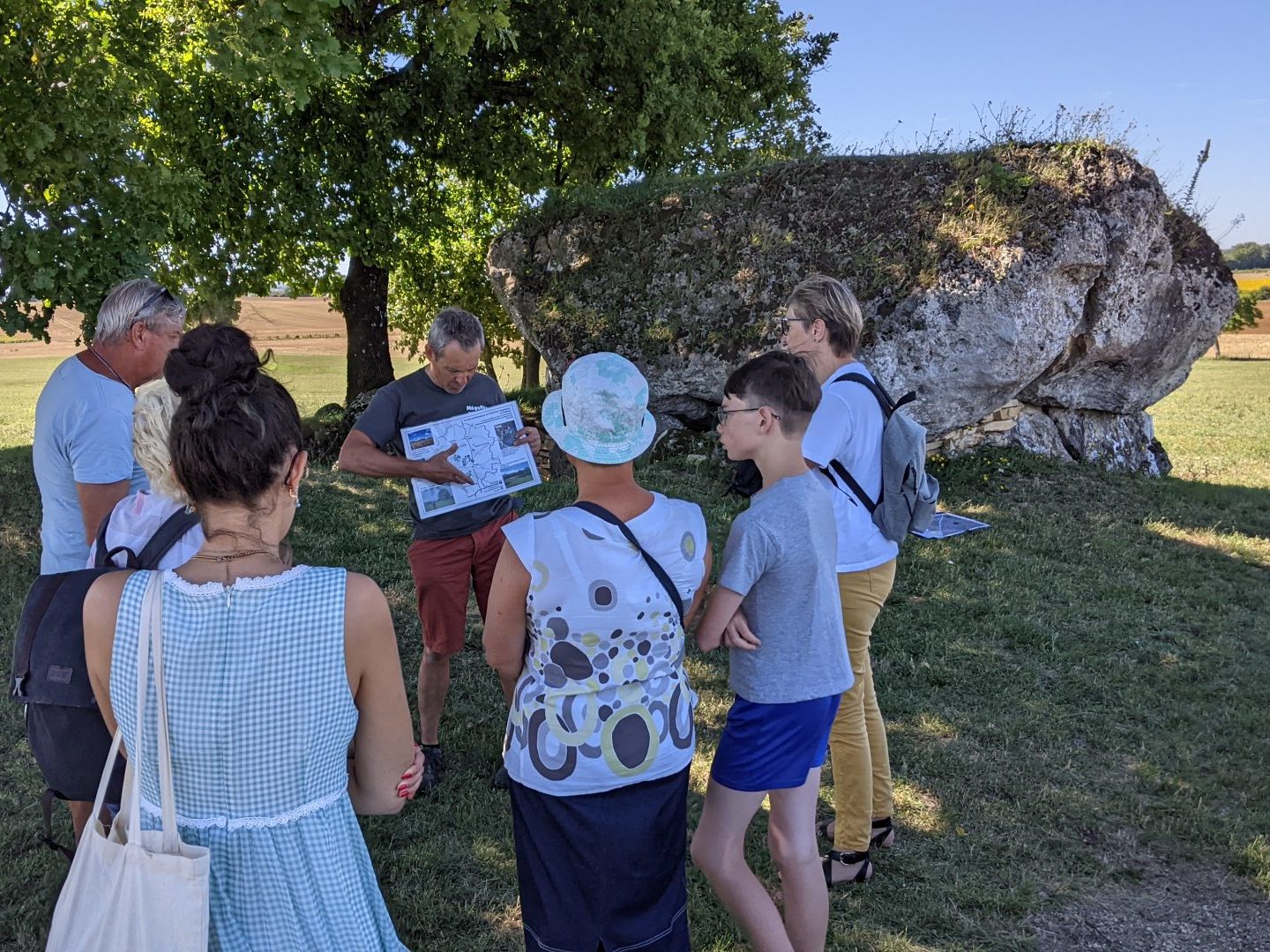 Visite guidée de l'été sur le site Néolithique des Pérottes à Fontenille en Charente