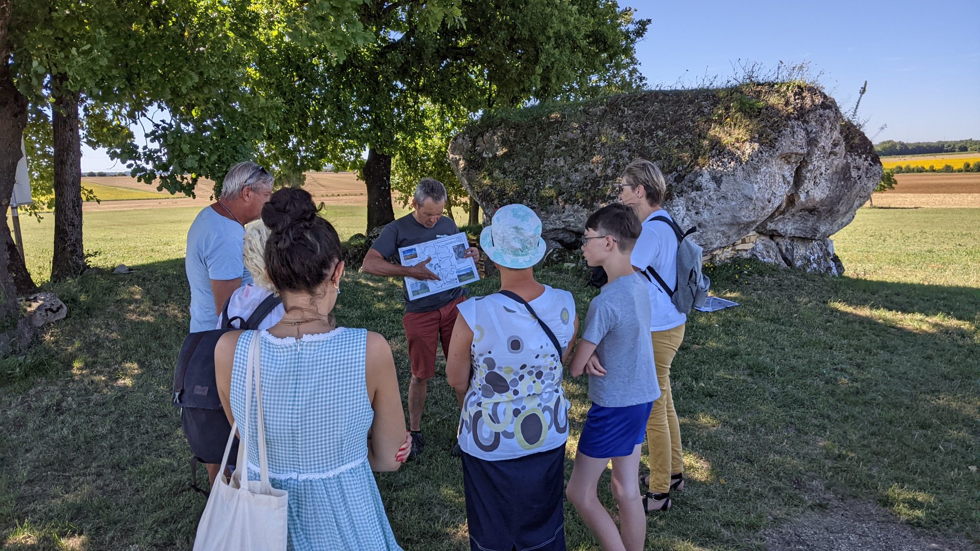 Visite guidée de l'été sur le site Néolithique des Pérottes à Fontenille en Charente