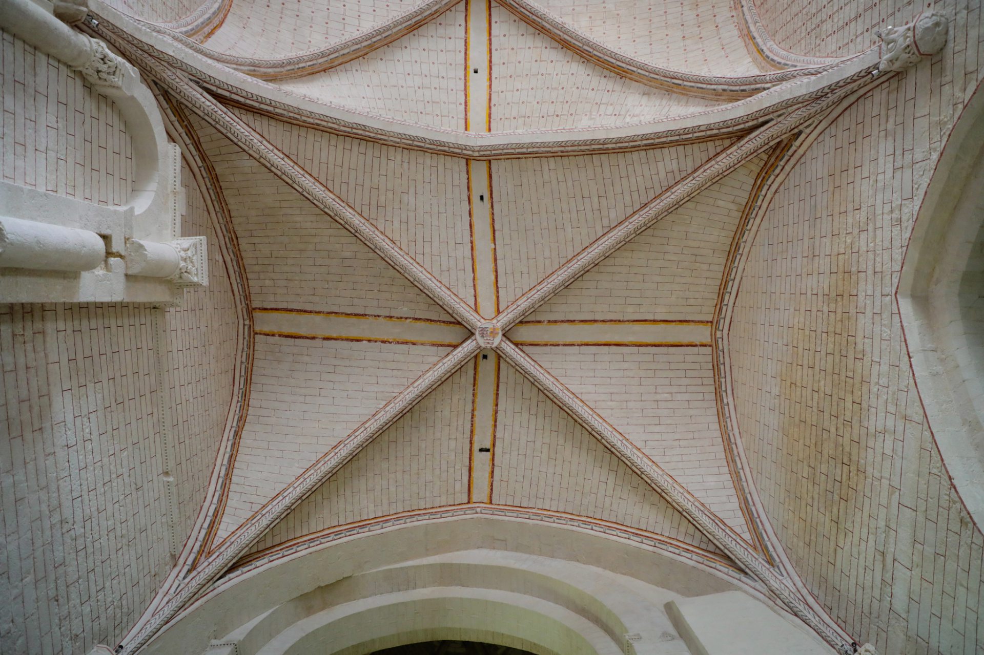 Voûtes du chœur de l'Abbaye de St Amant de Boixe