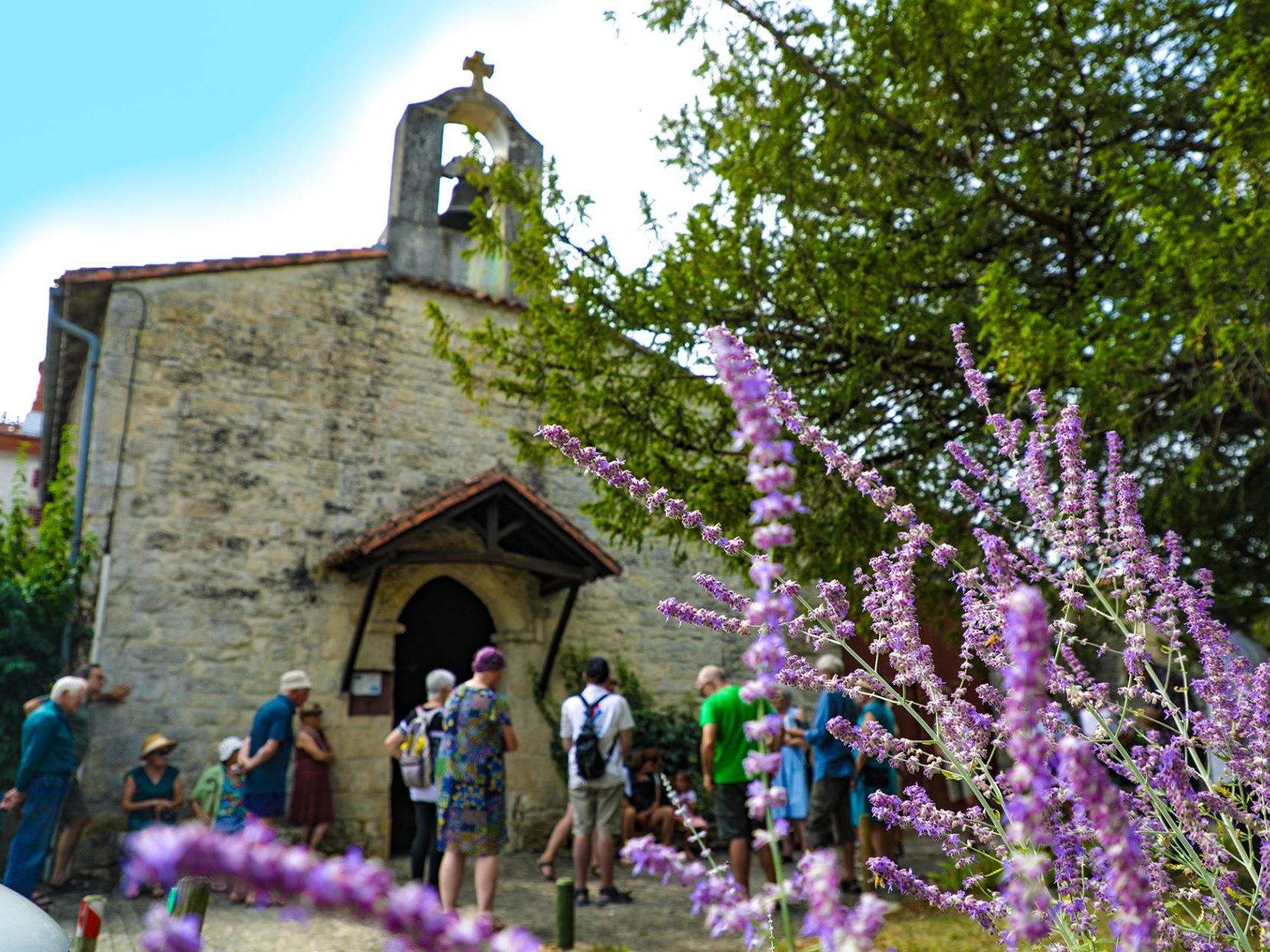 Façade de l'église de Barro