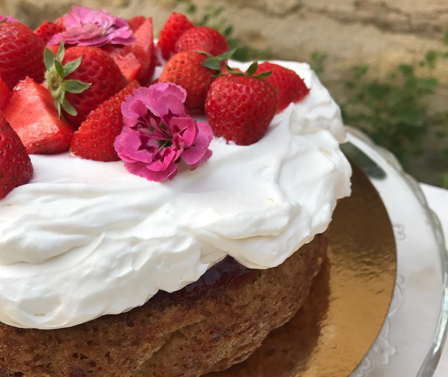 Gâteau fraises et crème chez Gâteaux à Tusson