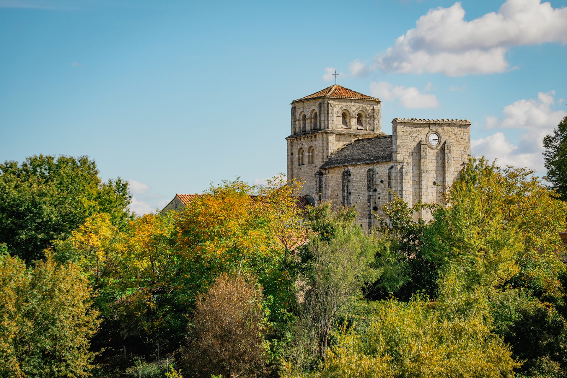 Vue sur l'église de Nanclars