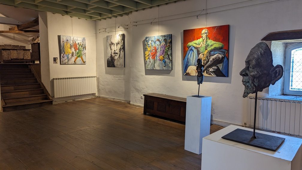 Exposition de peinture dans la maison du patrimoine de Tusson