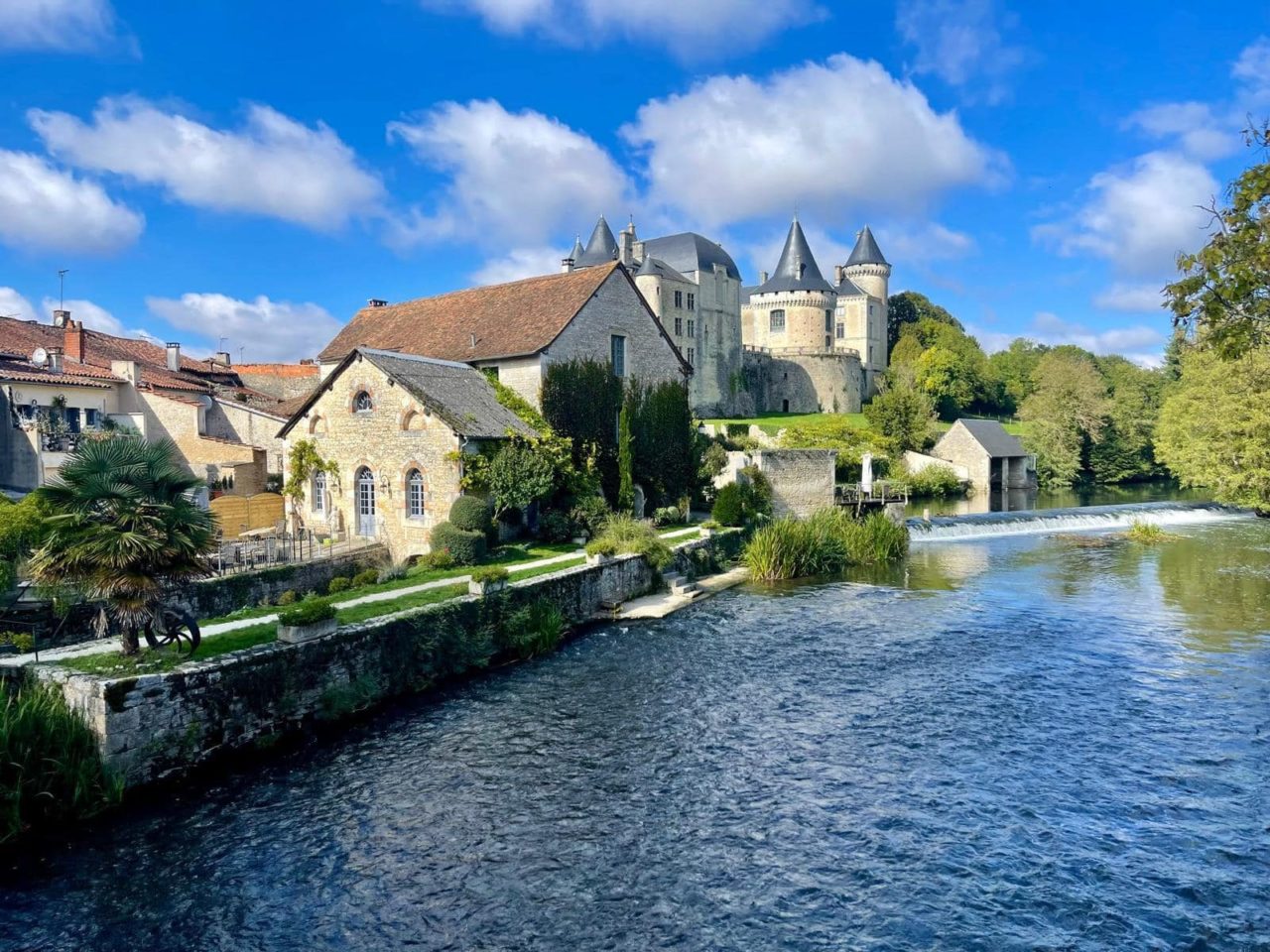 extérieur du restaurant avec le château
