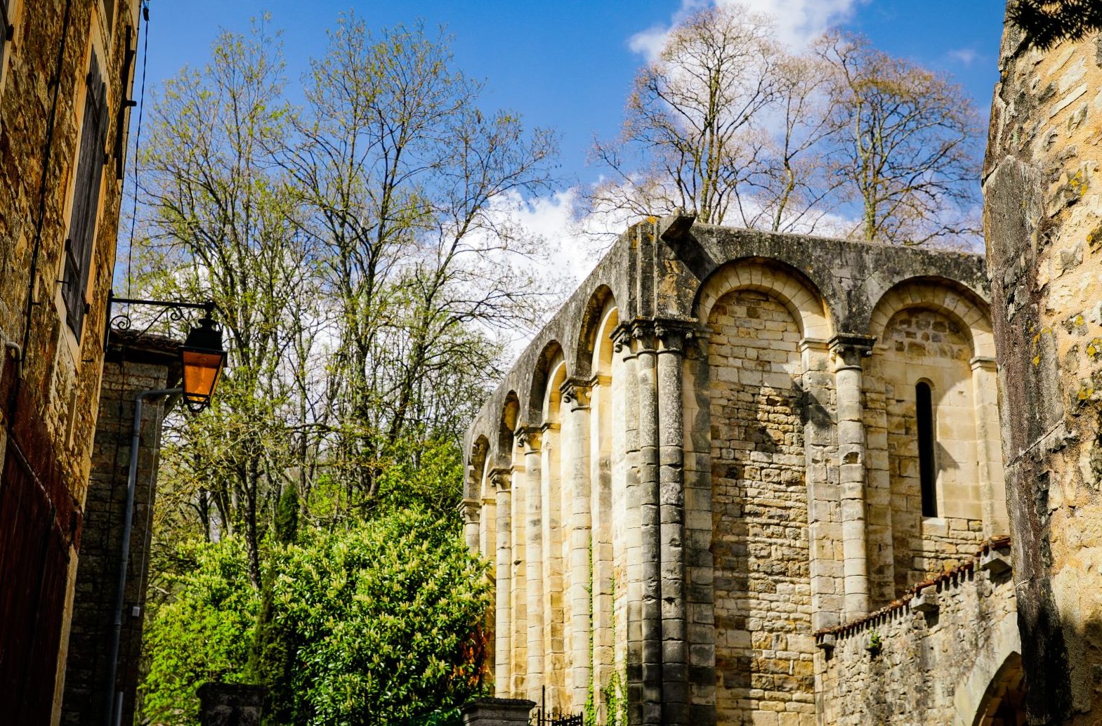 Entrée de l'Abbaye de Nanteuil-en-Vallée en Charente