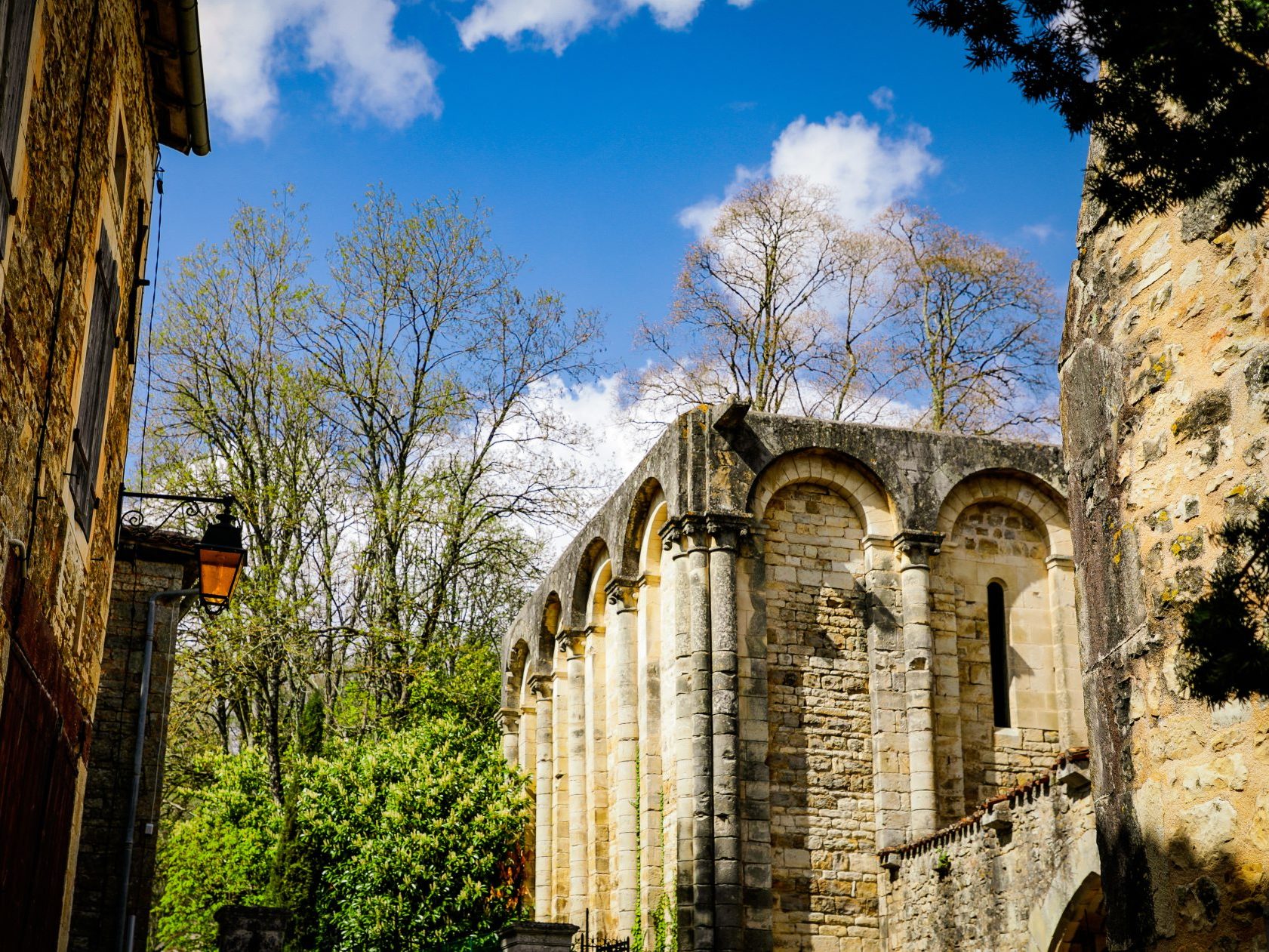 Entrée de l'Abbaye de Nanteuil-en-Vallée en Charente