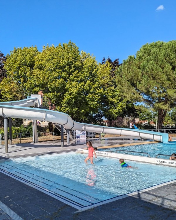 [Zoom sur la piscine de La Doue]
Petite...