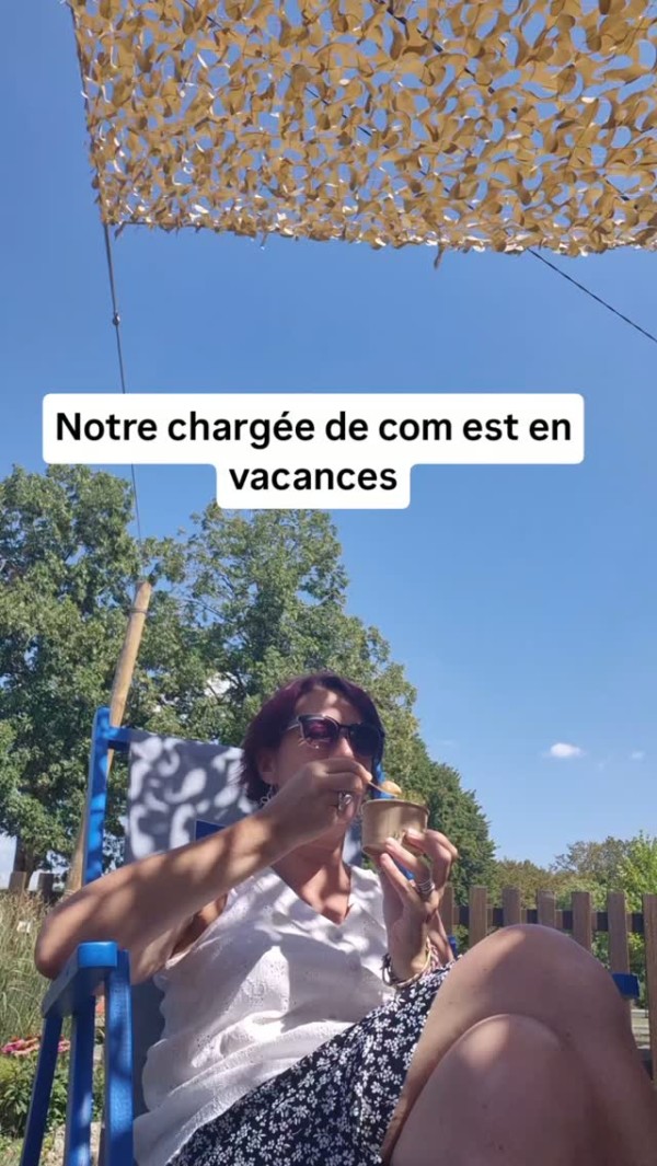 Chargée de com en vacances, les...
